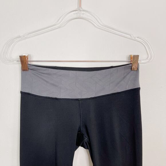 Reebok Womens Small S Black Gray Jacquard Mesh Inset Capri Leggings Workout - Picture 3 of 8